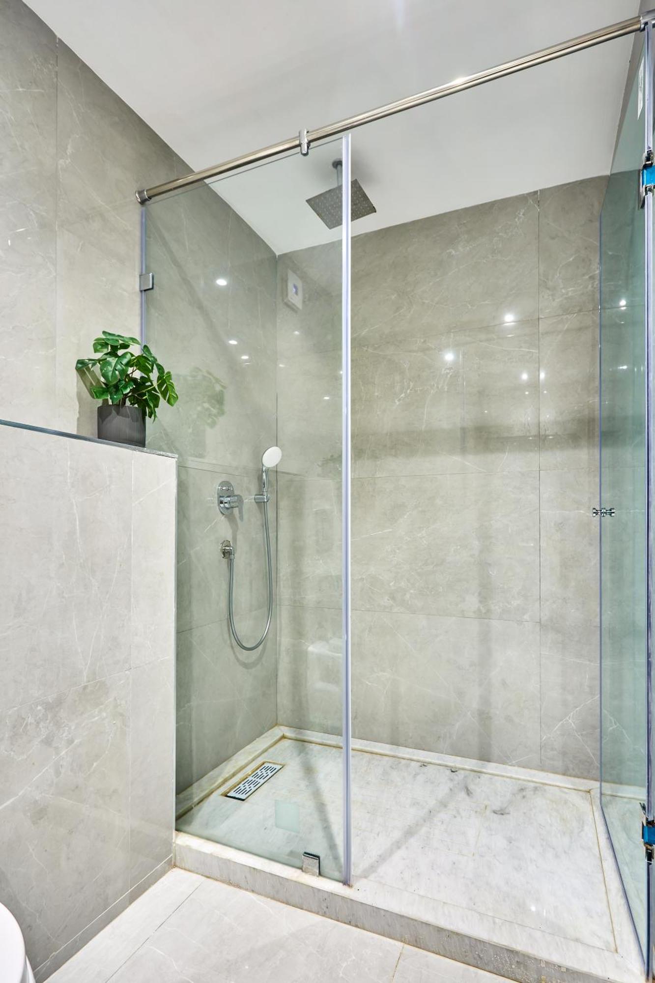 Ferienwohnung Sleek And Modern 2-Bed Unit In Downtown Casa Casablanca Exterior foto